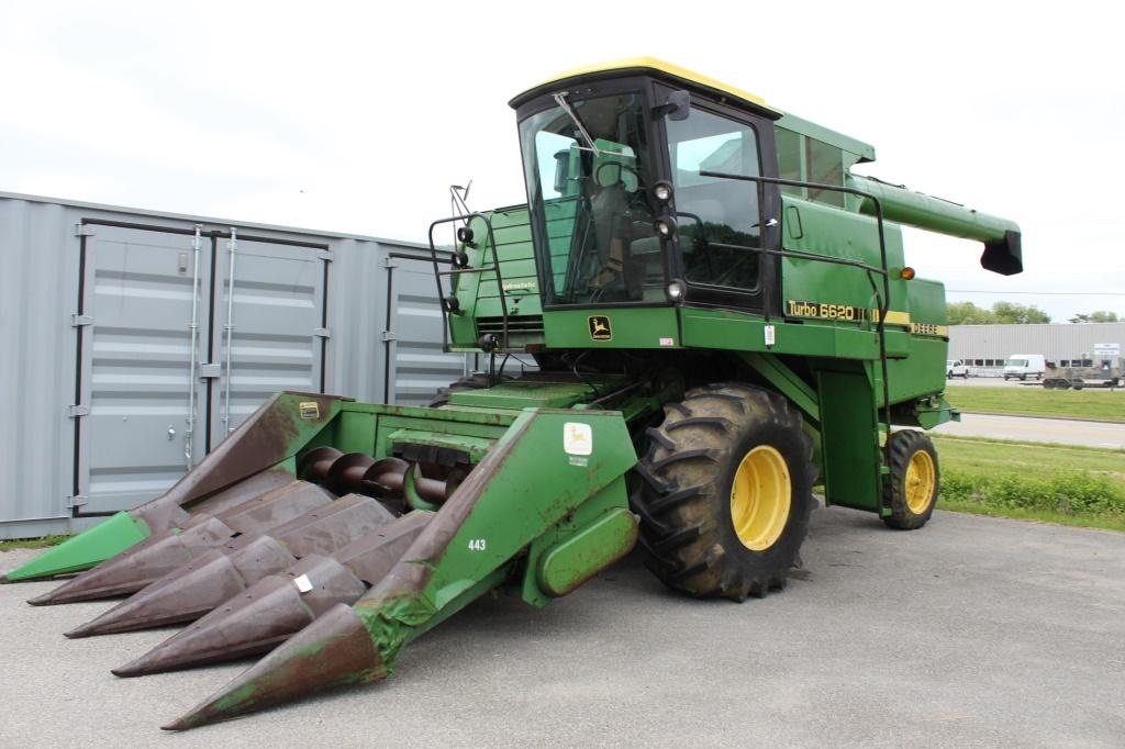 John Deere 6620 Turnbo Combine