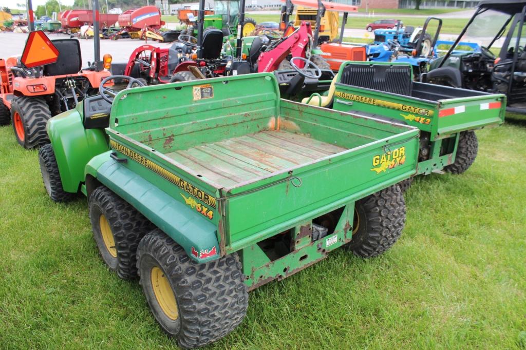 John Deere 6 x 4 Gator