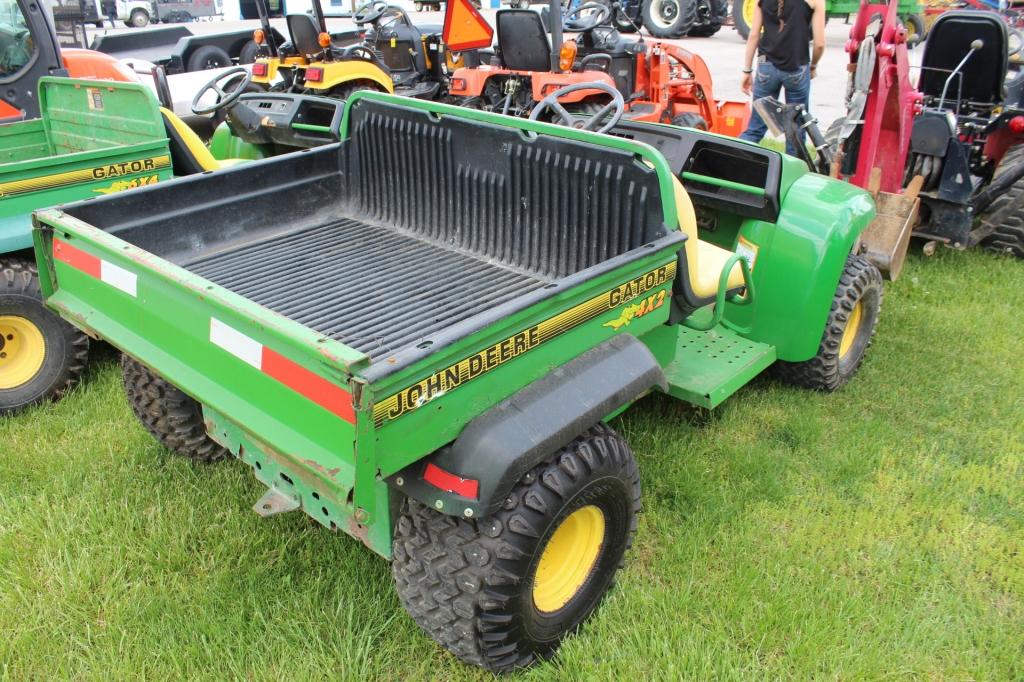 John Deere 6 x 4 Gator