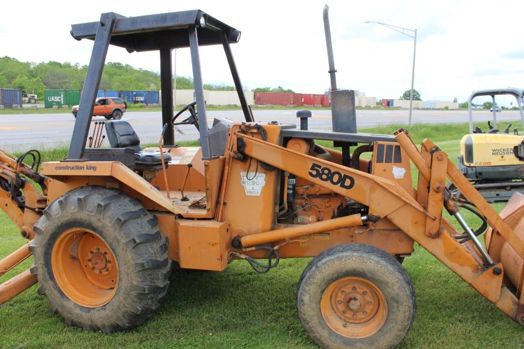 Case 580D Backhoe