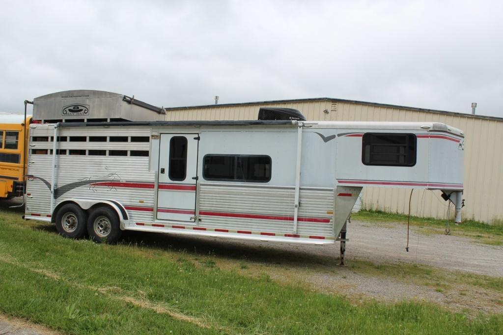 Sundowner Horse Trailer