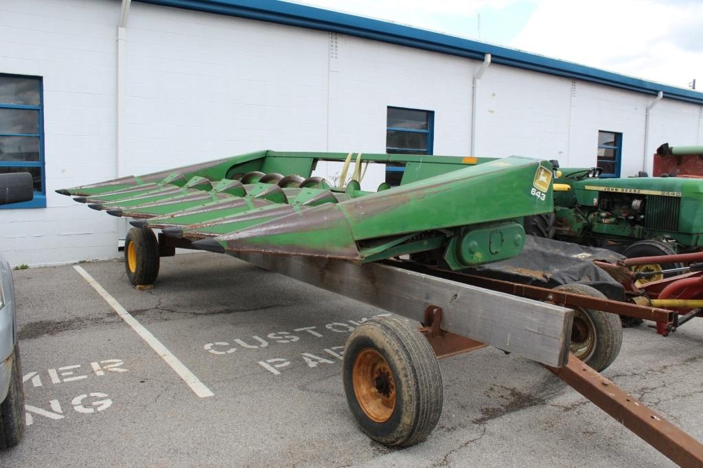 John Deere Corn Head on Cart