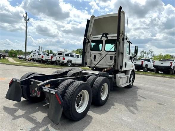 FREIGHTLINER CASCADIA