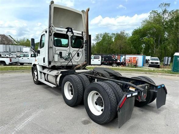 2016 FREIGHTLINER CASCADIA