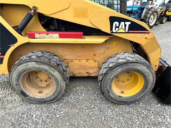 CAT 252 SKIDSTEER