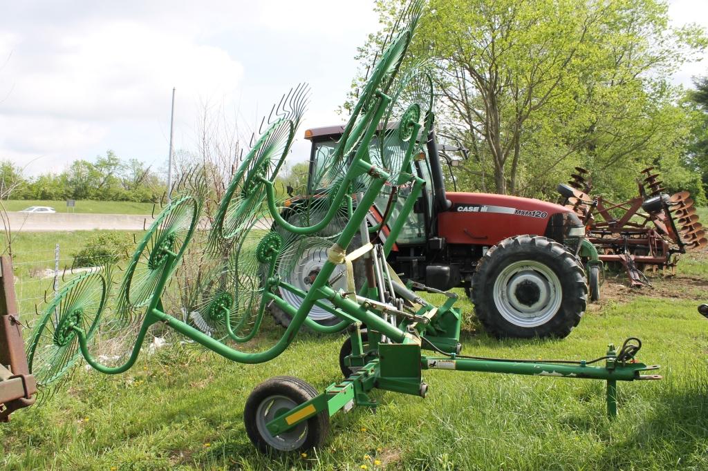 Frontier 8 wheel hay rake