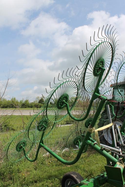 Frontier 8 wheel hay rake