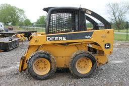John Deere 320