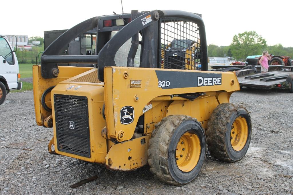 John Deere 320