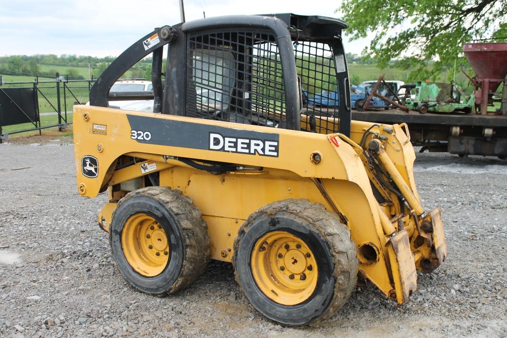 John Deere 320
