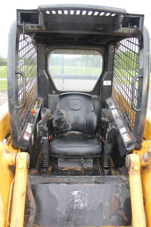 John Deere 320
