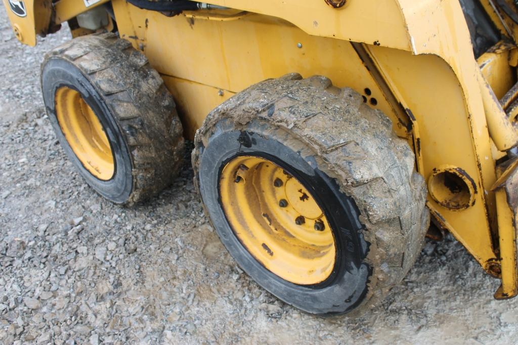 John Deere 320