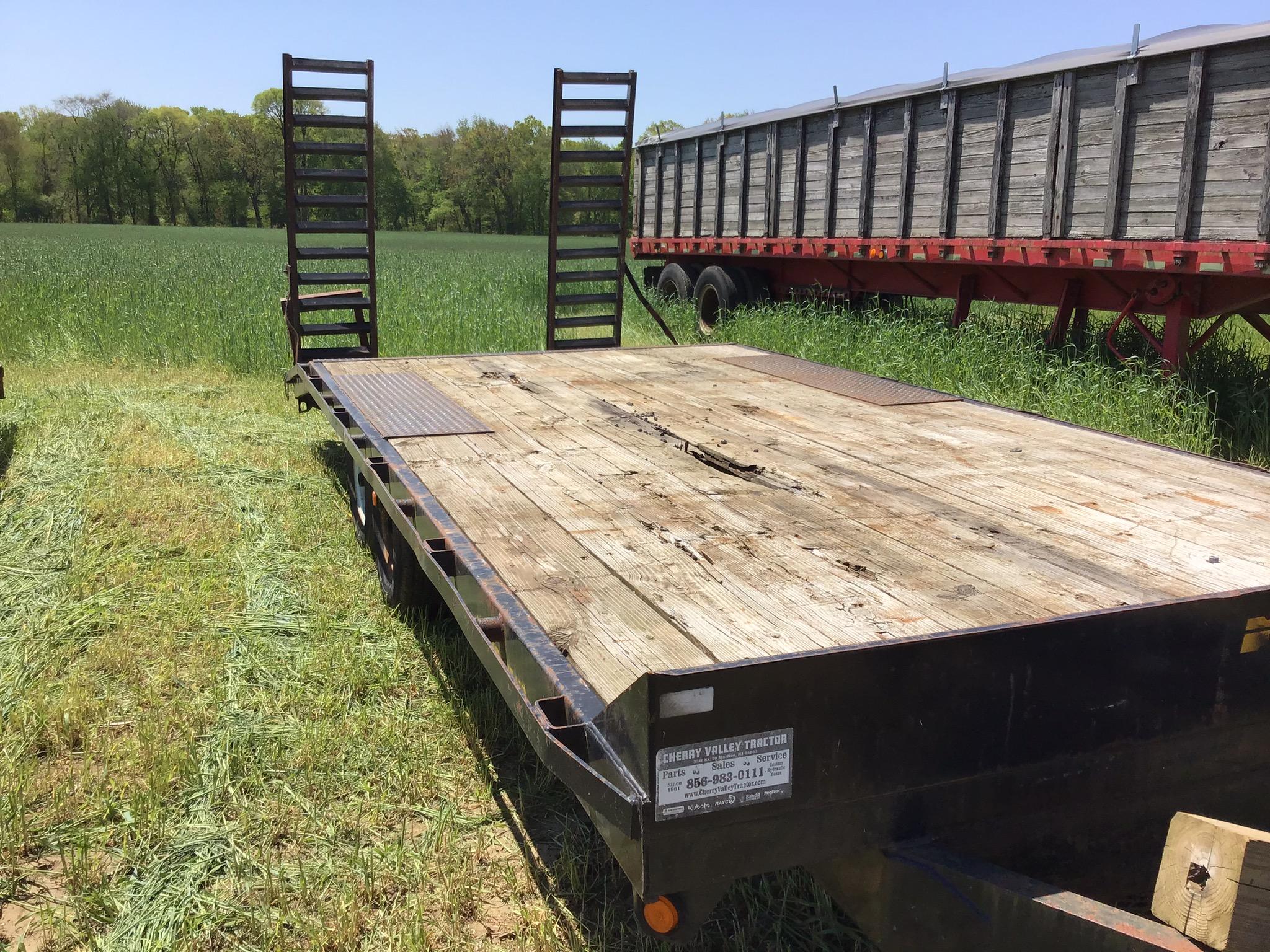Pequea 1018 deck over, tandem axle