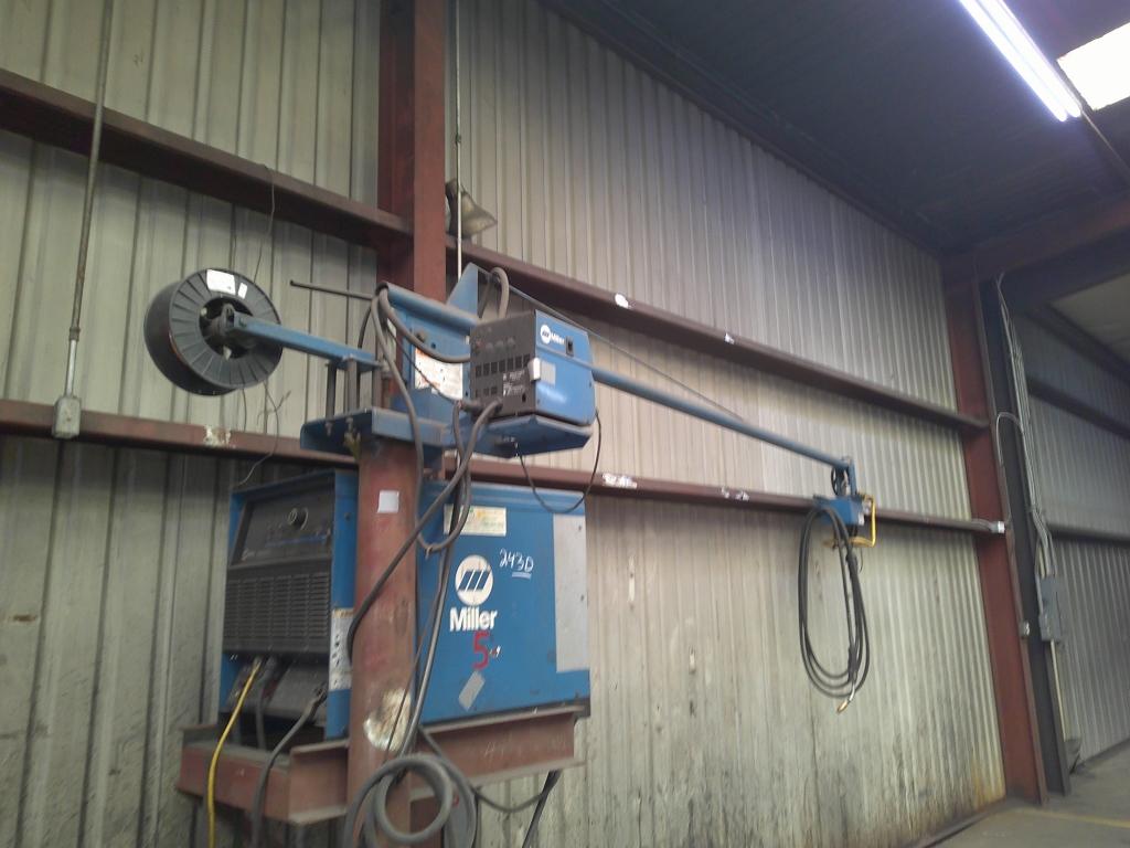 MILLER DELTA WELD 452 WELDER W/ BOOM