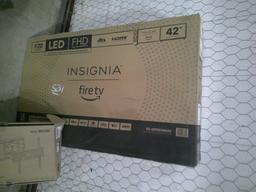 INSIGNIA 42" TV