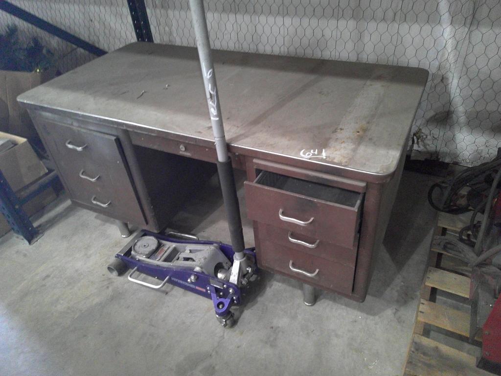 METAL DESK