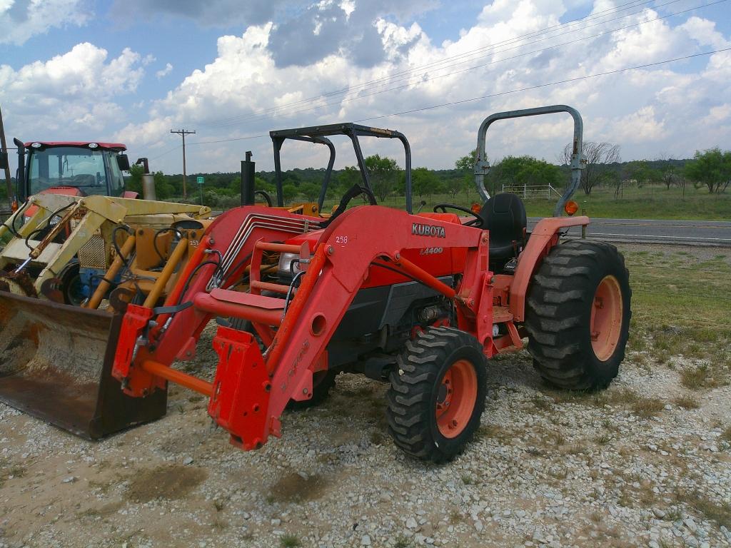 KUBOTA L4400 FARM TRACTOR