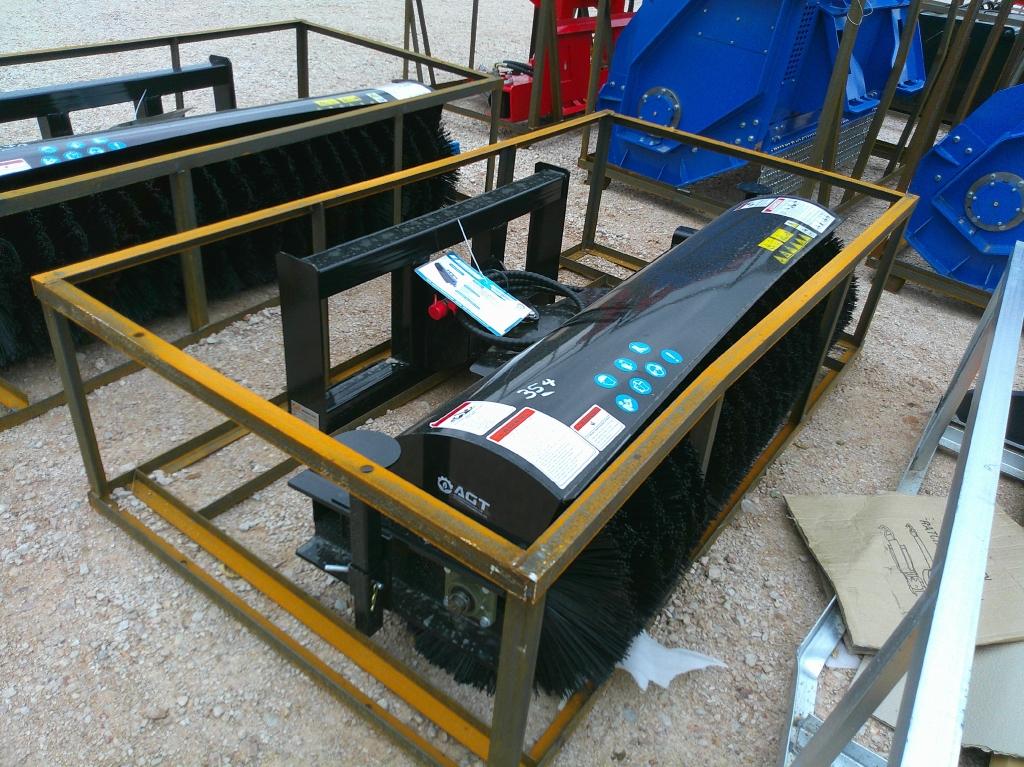 MOWER KING 72" ANGLE BROOM F/ SKID STEER