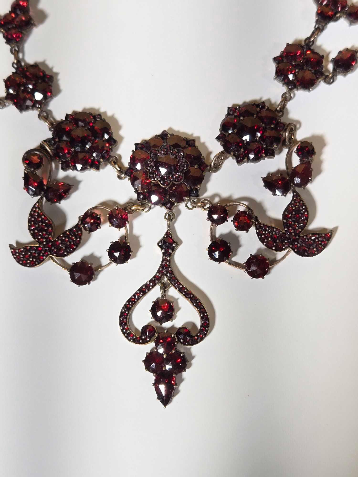 Stunning Antique 8k Gold Garnet Necklace