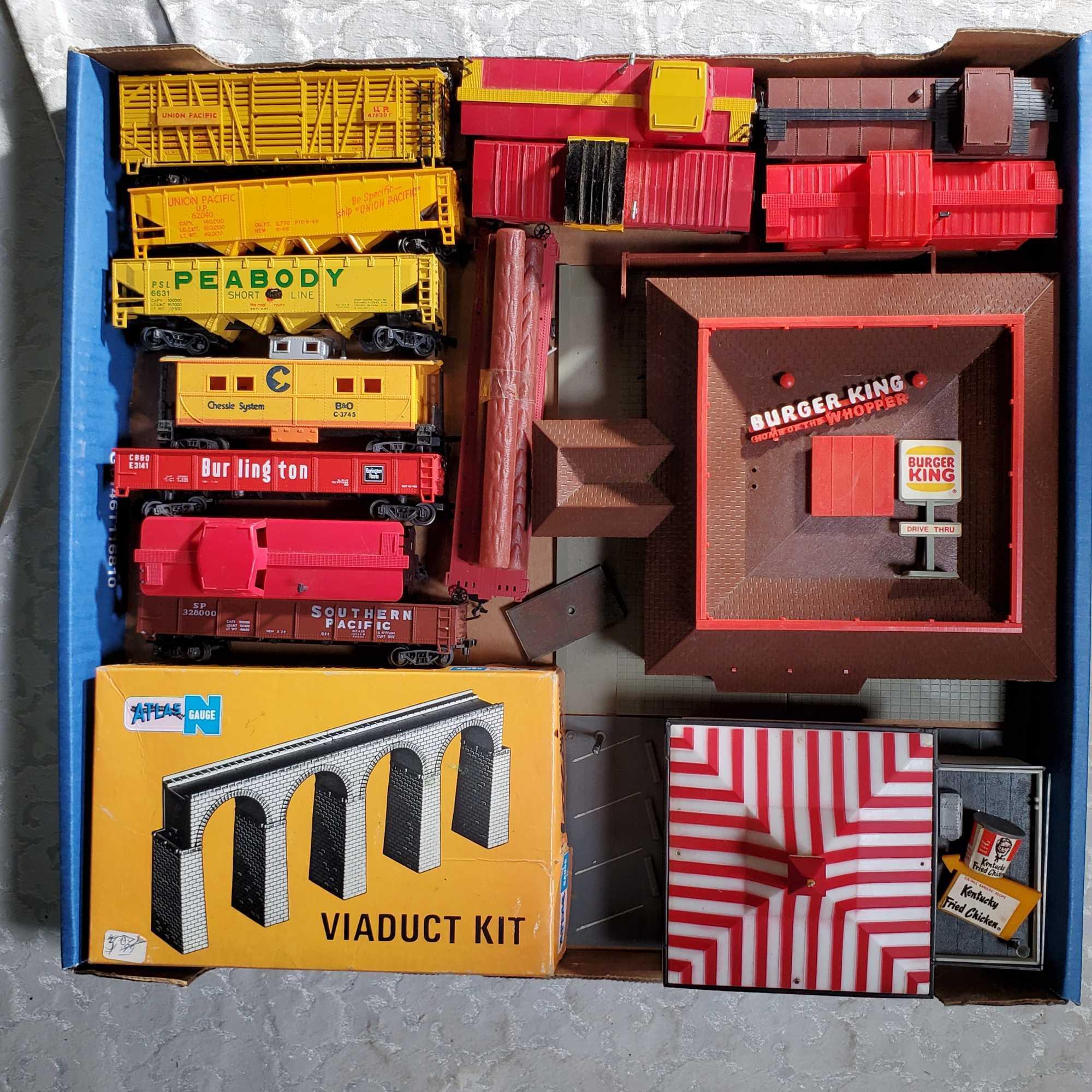 2 Flats of Vintage HO Train Cars and Accessories