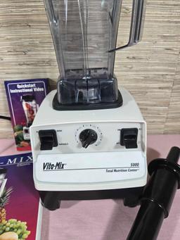 Vita-Mix 5000 Blender with Recipe Booklet and VCR Video