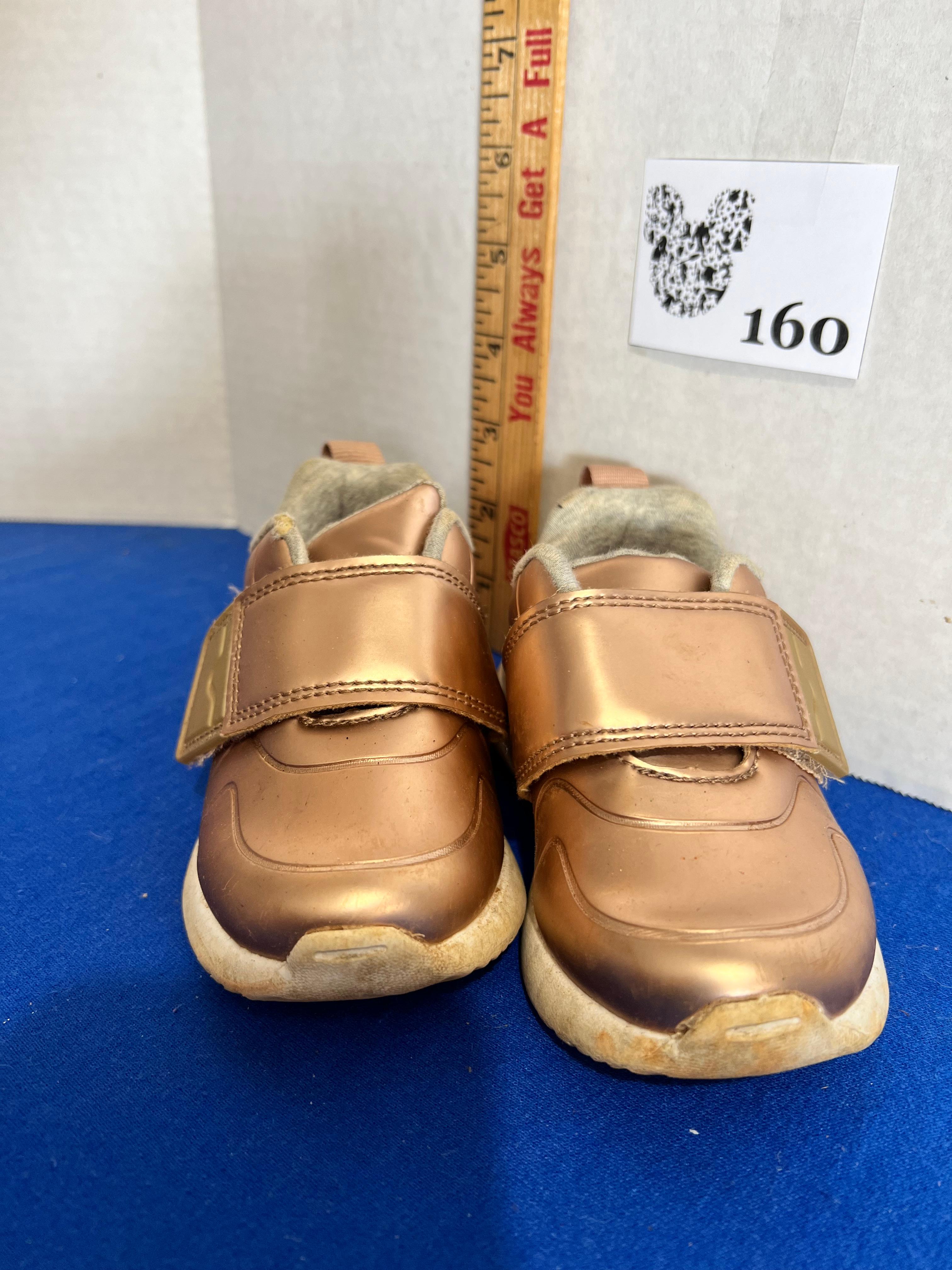 Cat & Jacks Toddler Golden Sneakers, size 6