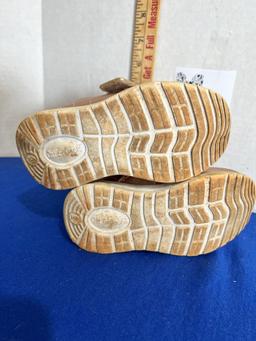 Cat & Jacks Toddler Golden Sneakers, size 6