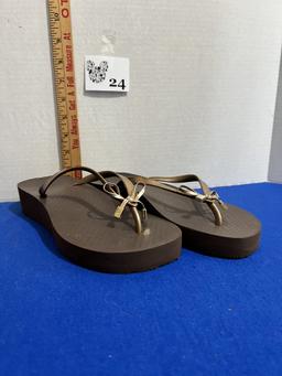 Vionic Beach Flip Flops size 8 - new