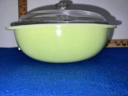 Vtg Pyrex Lime Green 024 2qt Casserole Dish w/ Lid