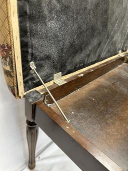 Vintage Storage Bench with Lift Up Seat (Local Pick Up Only)