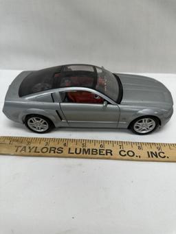 The Beanstalk Group 1/18 Scale Mustang GT Die Cast