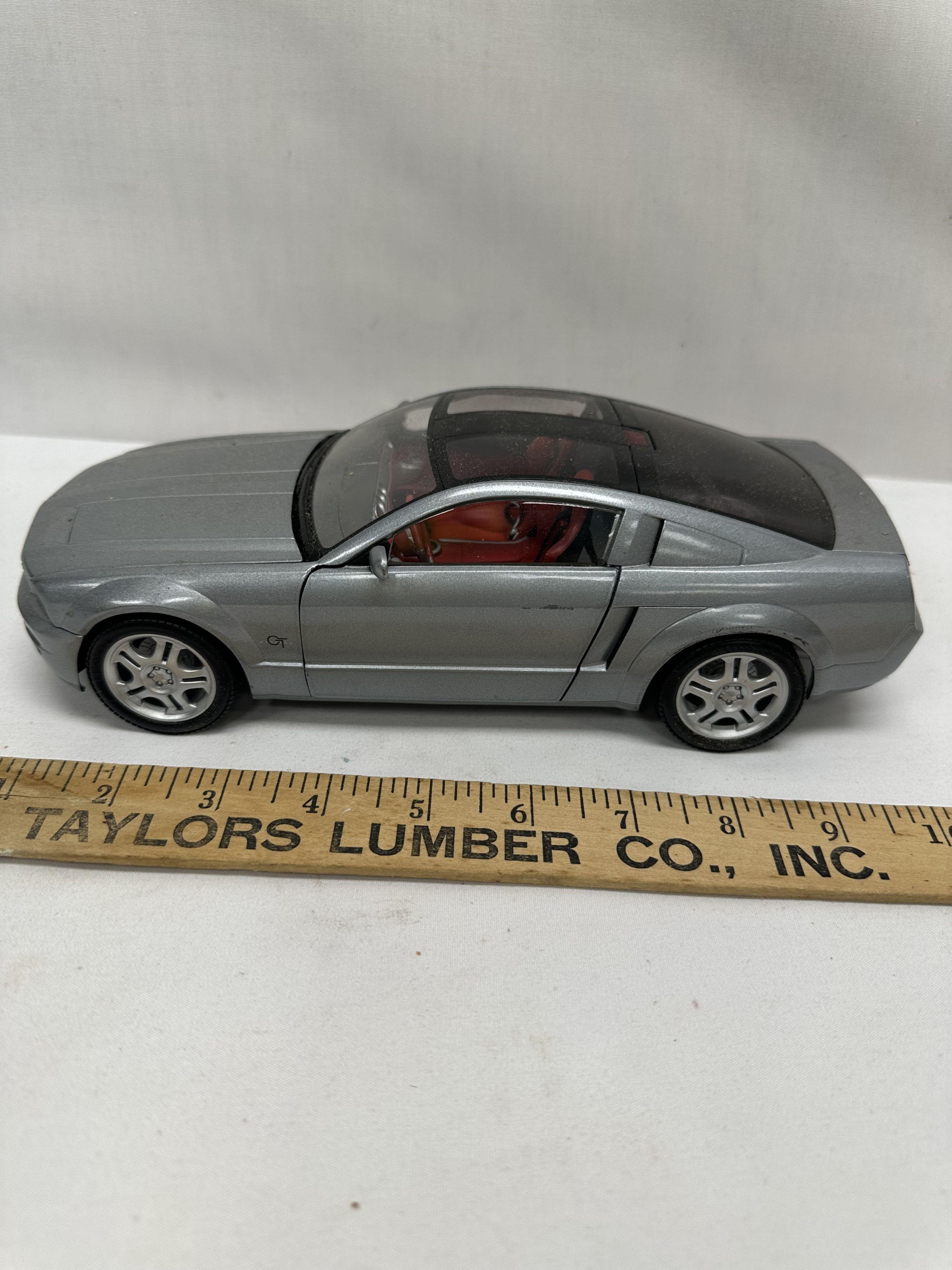 The Beanstalk Group 1/18 Scale Mustang GT Die Cast