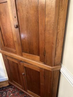Nice Vintage 4 Door Corner Cabinet (Local Pick Up Only)