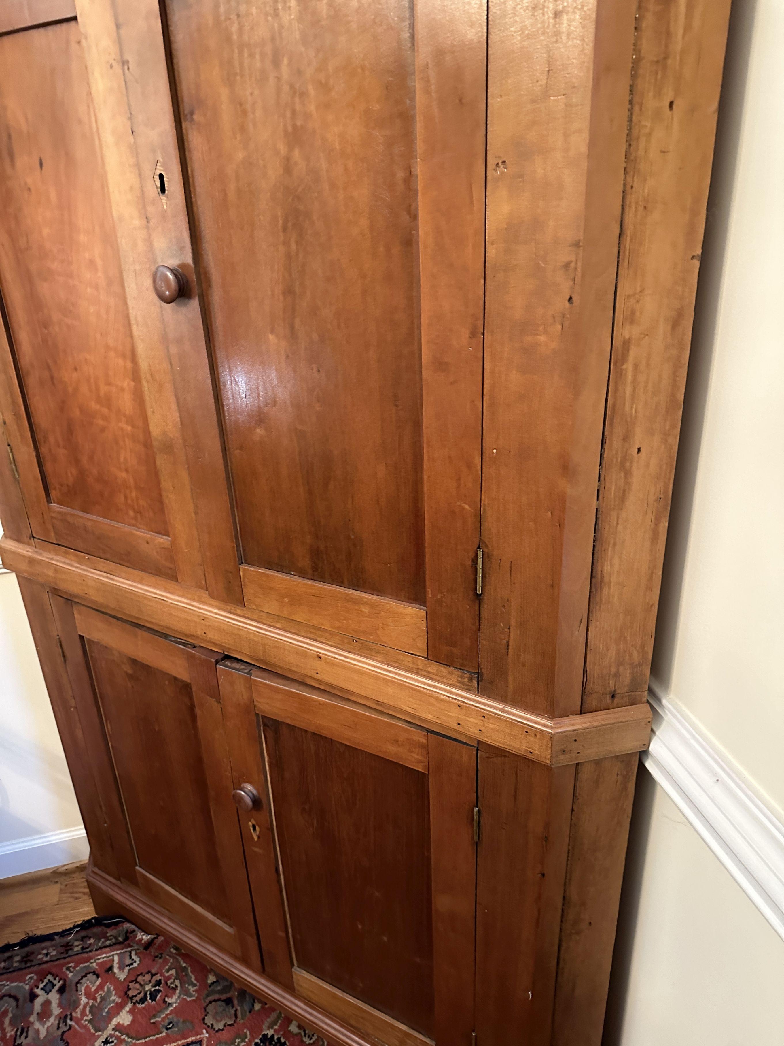 Nice Vintage 4 Door Corner Cabinet (Local Pick Up Only)