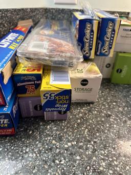 Box Lot/Aluminum Foil, Sandwich Bags, Wax Paper, Cling Wrap, Resealable Bags, ETC