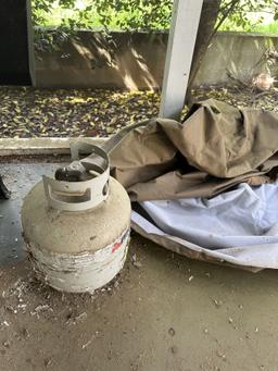 Nice Char Broil Propane Grill with Cover (Local Pick Up Only)