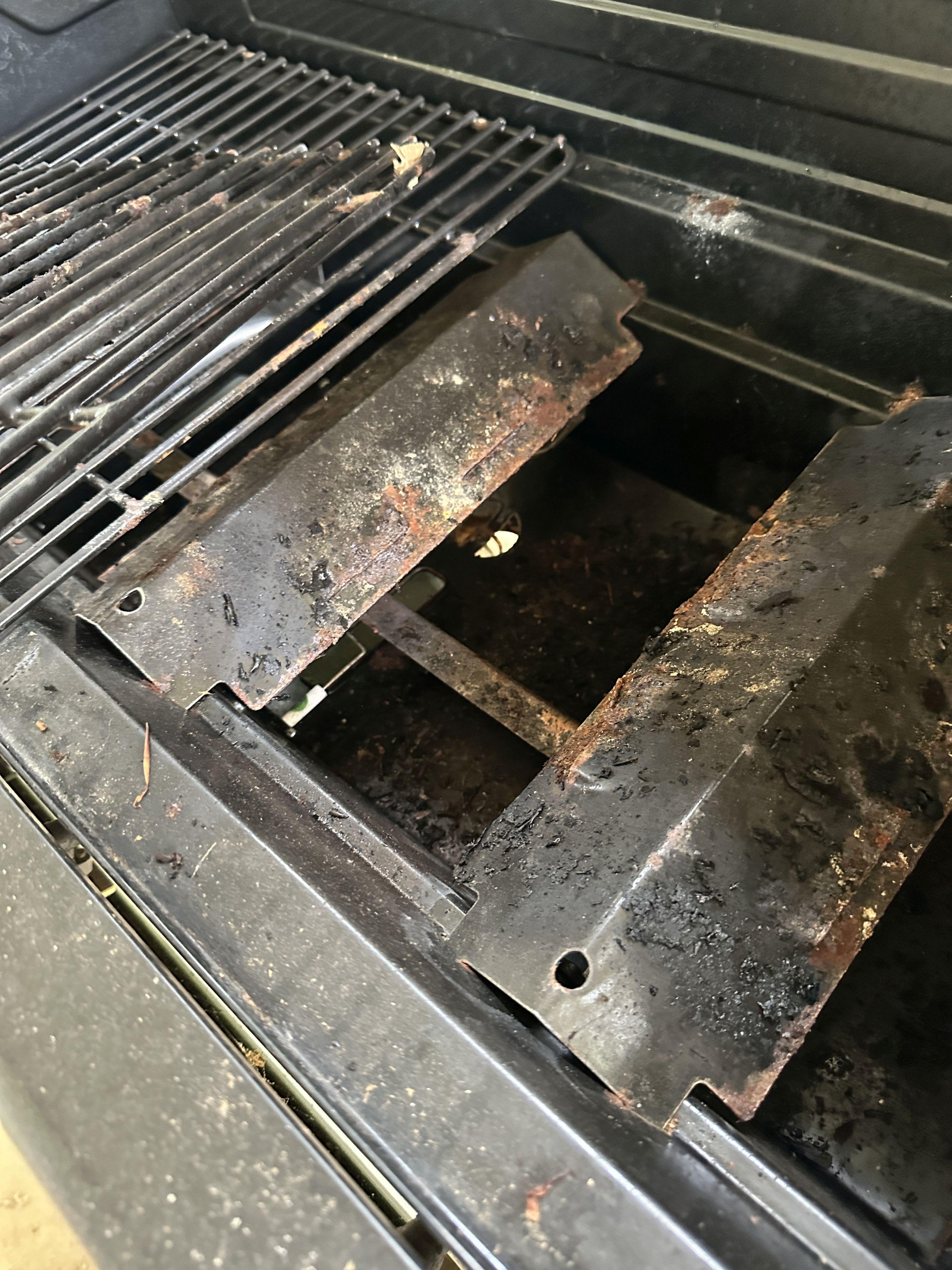 Nice Char Broil Propane Grill with Cover (Local Pick Up Only)