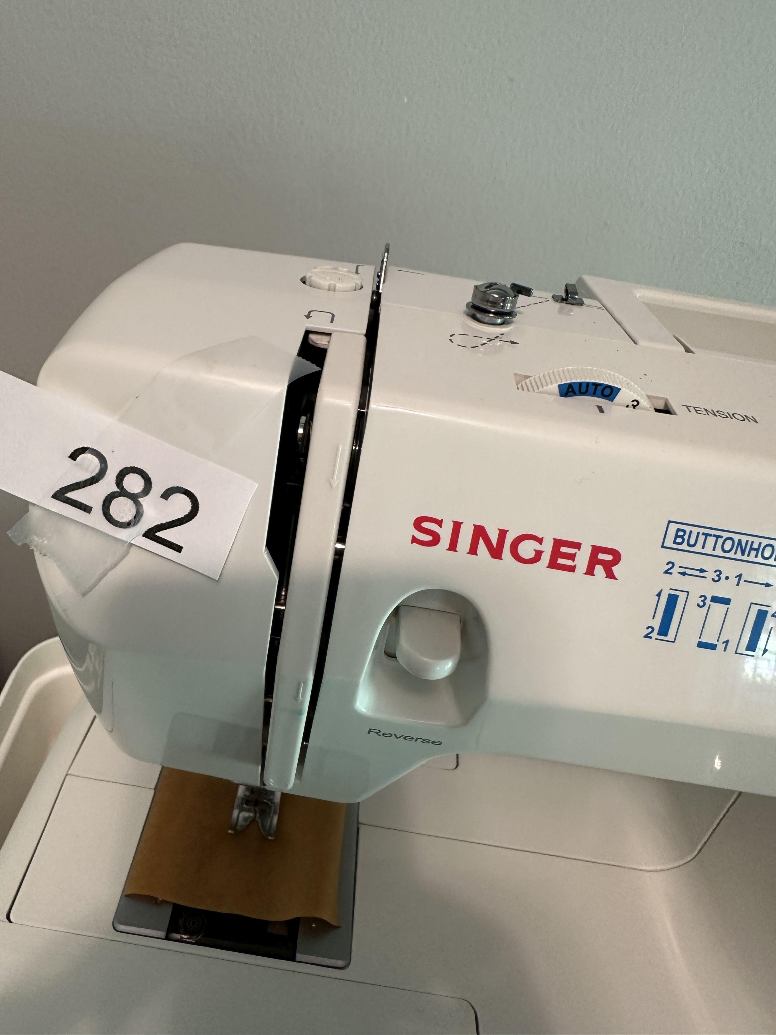 SINGER Scholastic Sewing Machine in Case