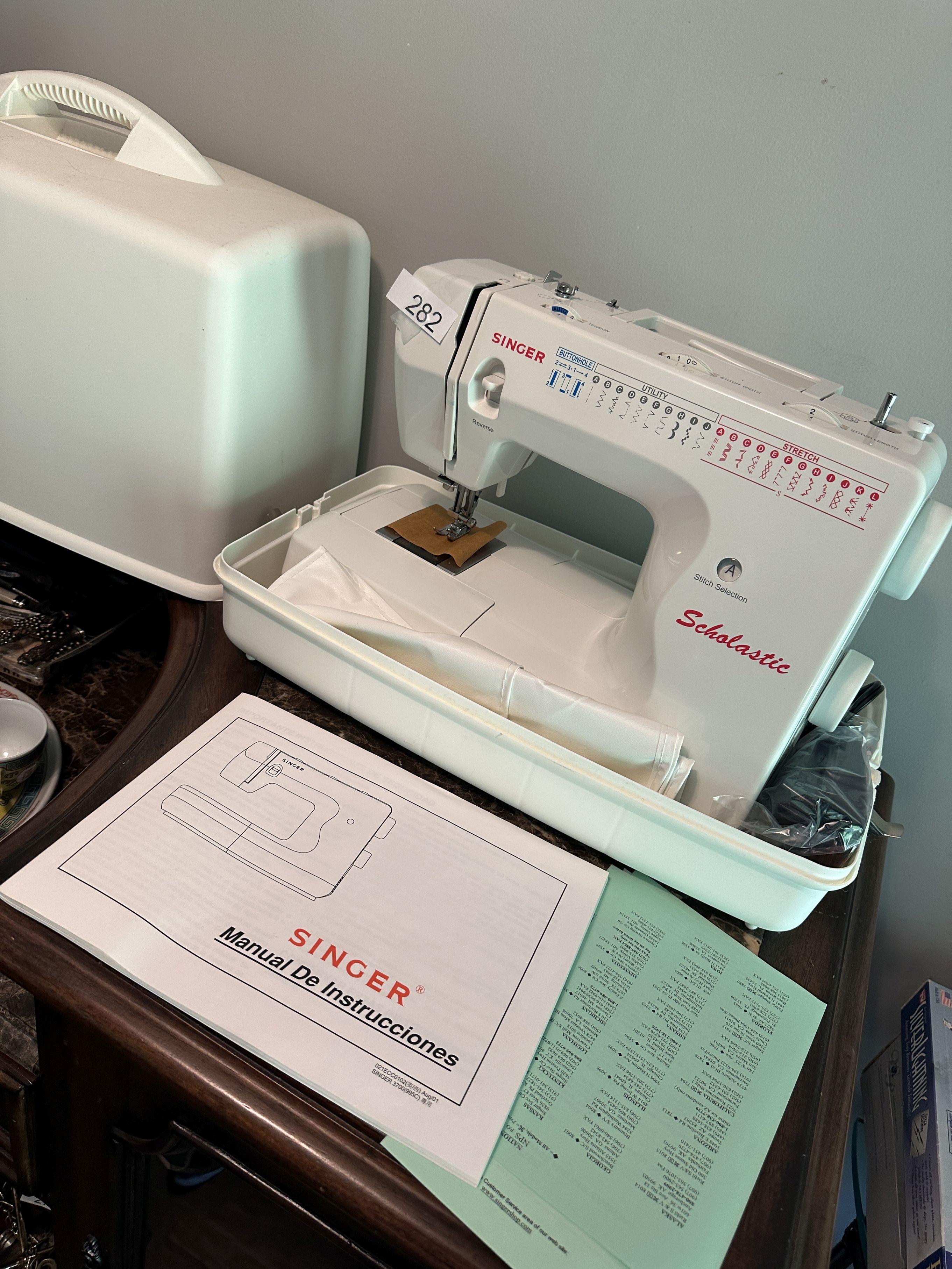 SINGER Scholastic Sewing Machine in Case