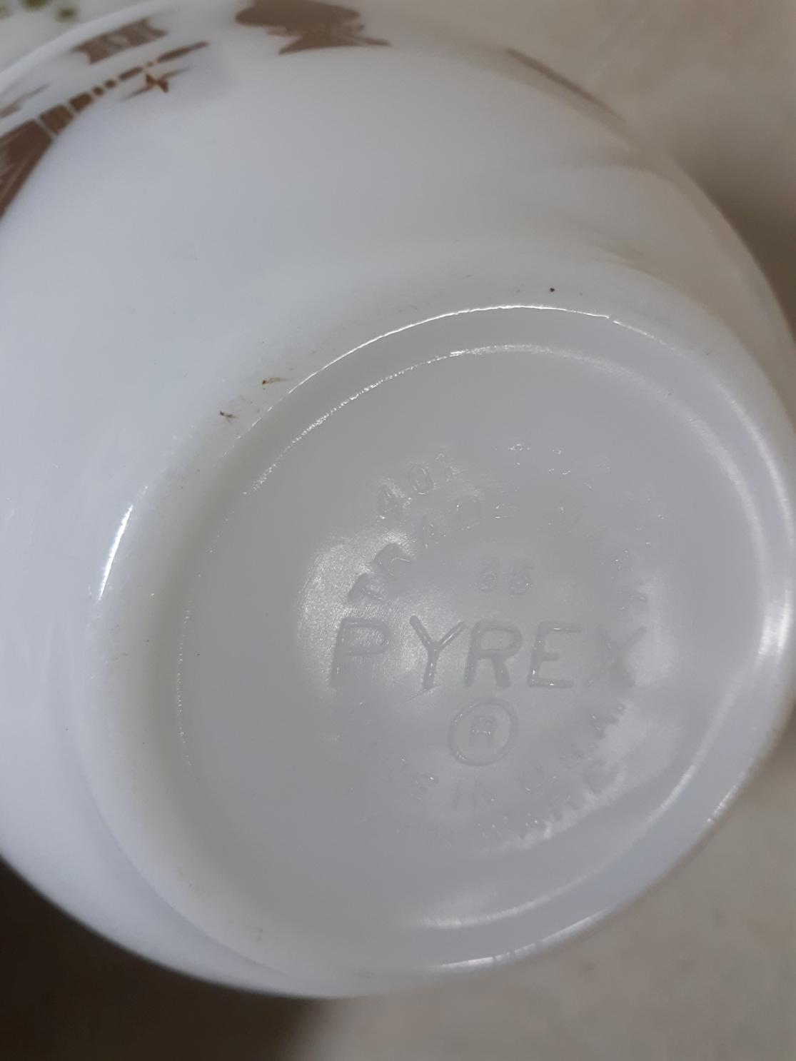 Vintage Pyrex &  Anchor Hocking Bowls, Pyrex Lid