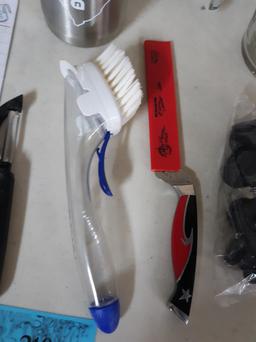 Kitchen Lot, Hand Mixer, S7P, Knives, Peelers, etc.