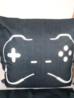 Gamer Pillow Covers with 2 pillows