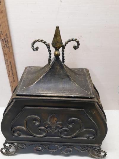 Metal Box w/lid