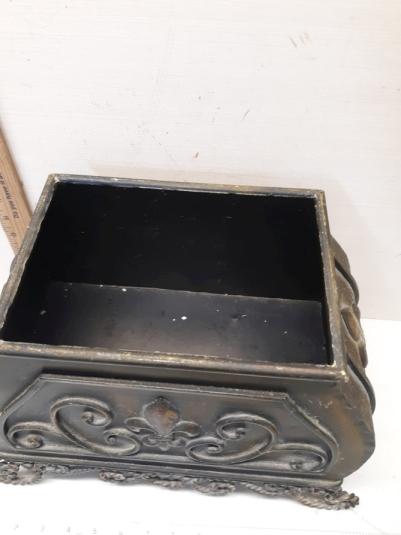 Metal Box w/lid