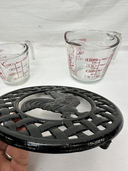 (2) Anchor Hocking Glass Measuring Cups and Cast Iron Rooster Trivet