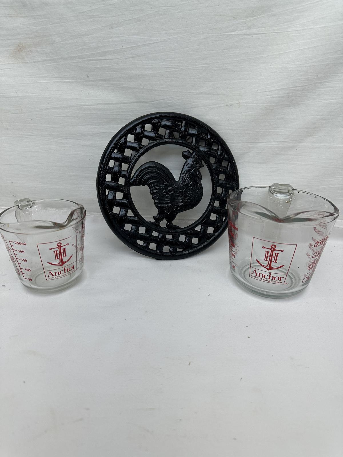 (2) Anchor Hocking Glass Measuring Cups and Cast Iron Rooster Trivet