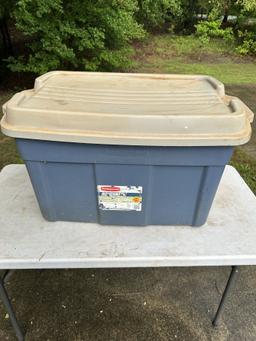 RUBBERMAID Roughneck 31 Gallon Lidded Tote (Local Pick Up Only)
