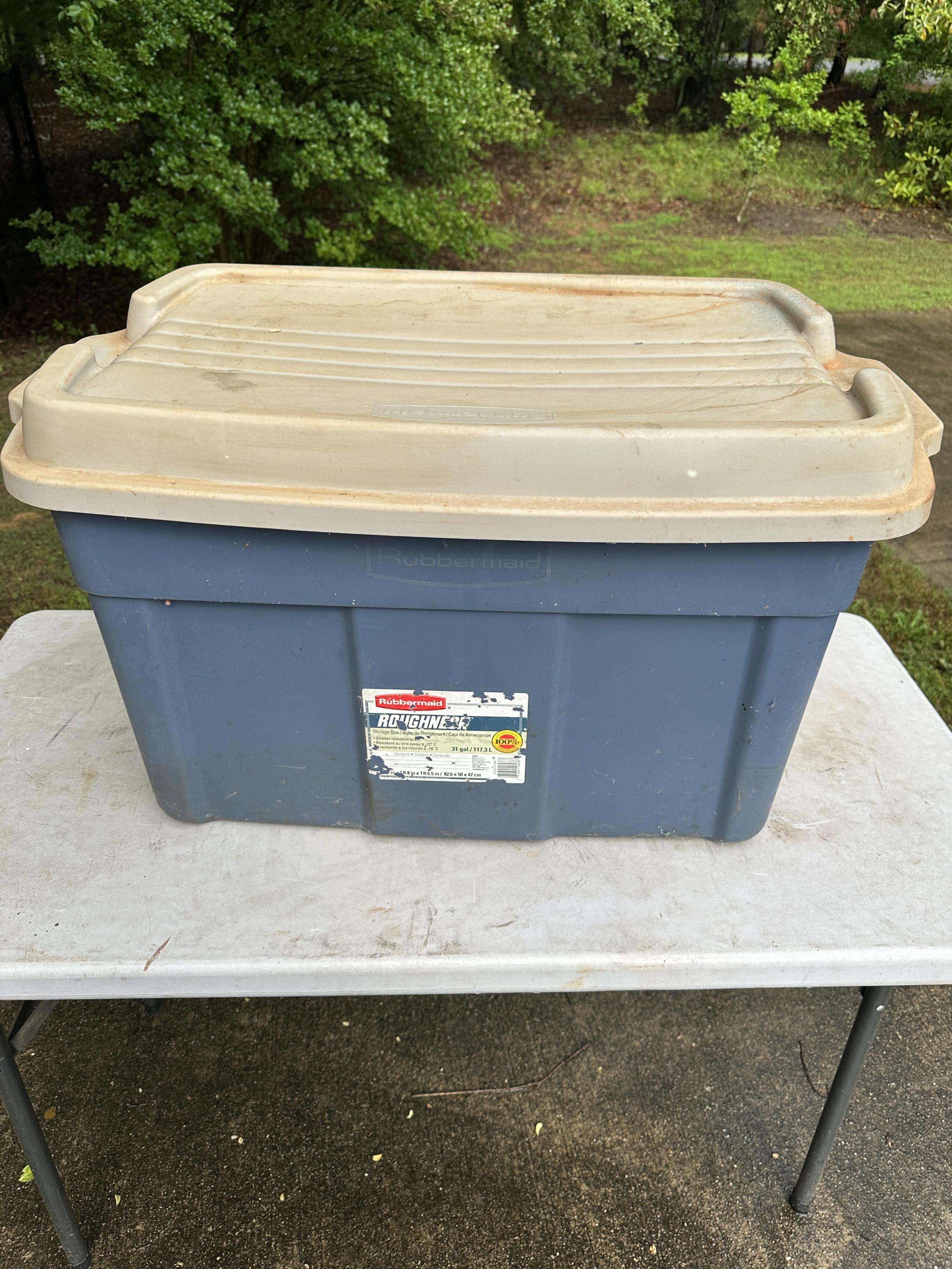 RUBBERMAID Roughneck 31 Gallon Lidded Tote (Local Pick Up Only)
