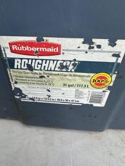 RUBBERMAID Roughneck 31 Gallon Lidded Tote (Local Pick Up Only)