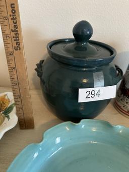 Box Lot/Décor Pottery, Stein, ETC